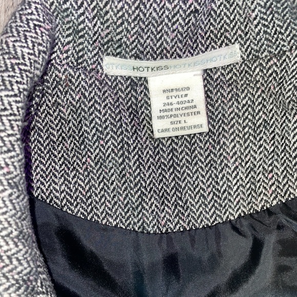 Classic black and grey coat. Missing one button - Picture 3 of 8